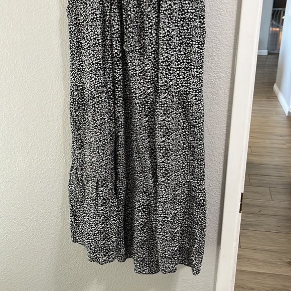 Black and white floral dress with a tie back - Picture 4 of 4